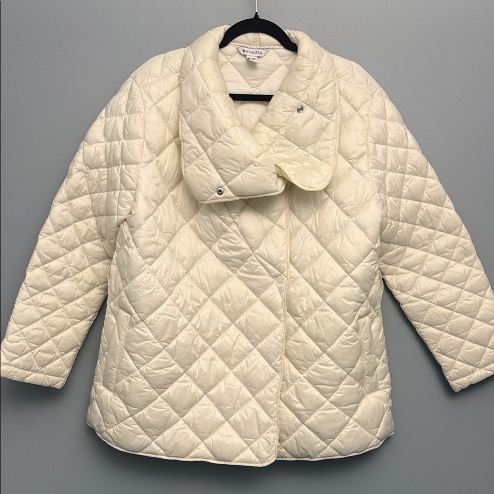 ATHLETA Women’s White Quilted Puffer Jacket size LARGE vguc shawl lightweight
